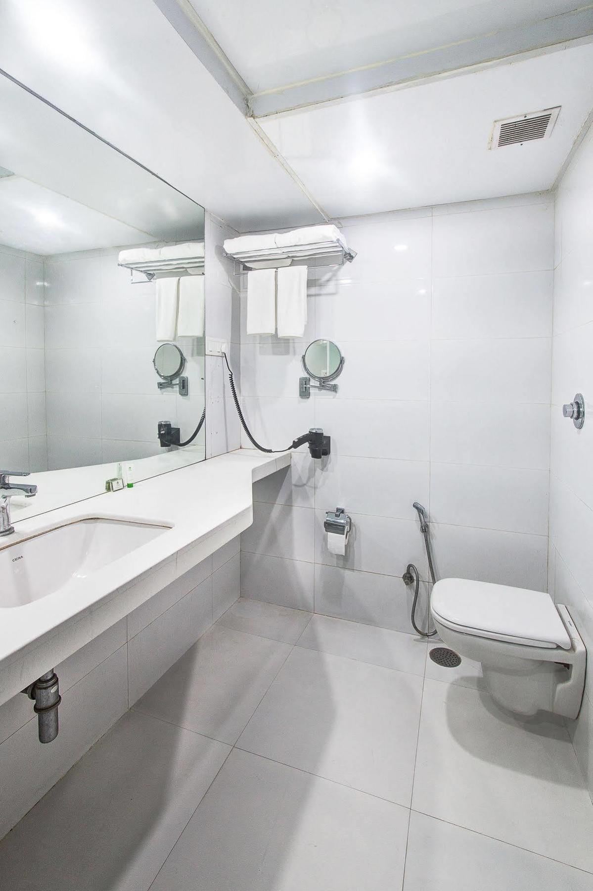 Treebo Cherry Tree Indore Ngoại thất bức ảnh